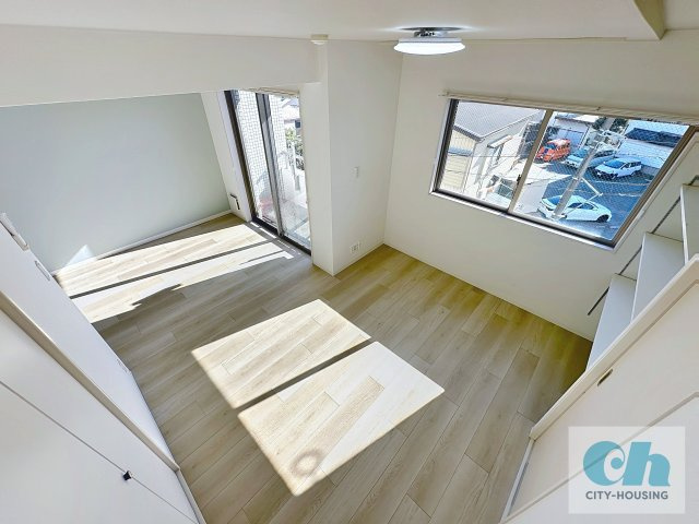 ピアラ日吉 305号室の居間・リビング