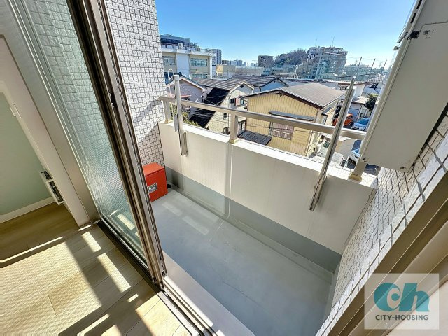 ピアラ日吉 305号室のバルコニー