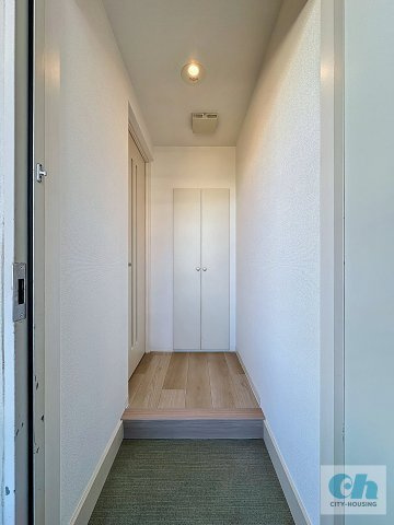 ピアラ日吉 305号室の玄関