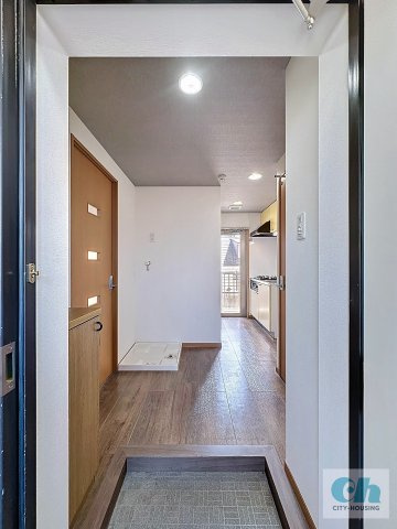 ラウレア蒲田 303号室の玄関
