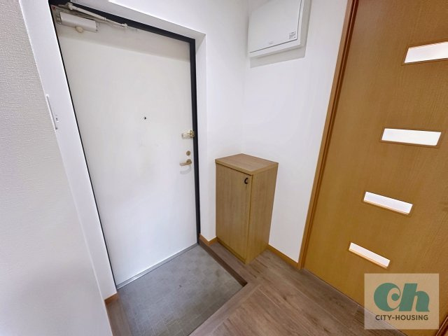 ラウレア蒲田 303号室の玄関