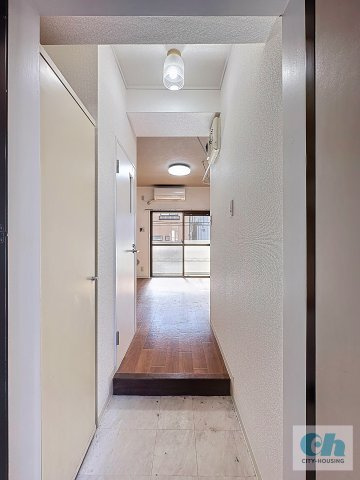 ライラックガーデン 201号室の玄関