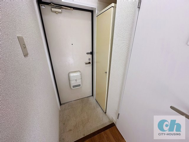 ライラックガーデン 201号室の玄関