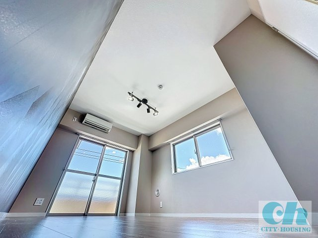 クレアール多摩川 401号室の居間・リビング