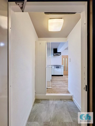 コンドミニアム大森 805号室の玄関