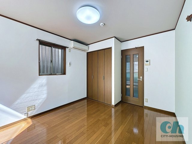 メゾン・ダムール 101号室の居間・リビング