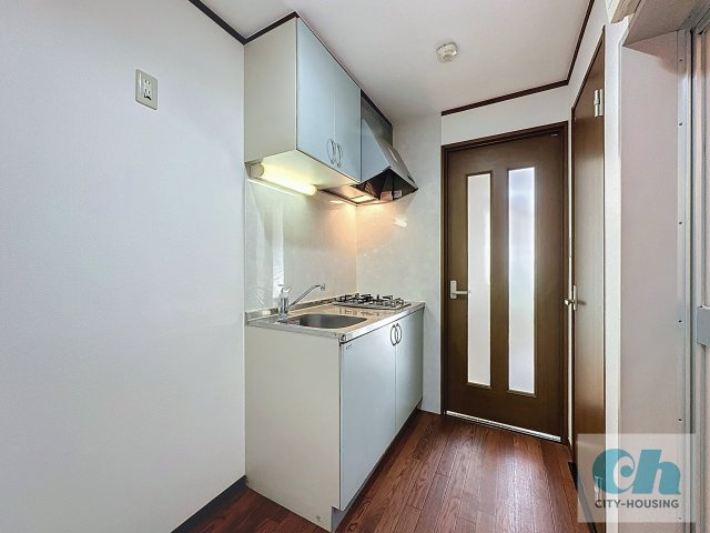 メゾン・ダムール 101号室のキッチン