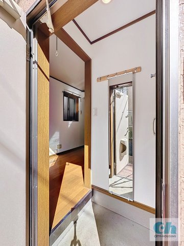 メゾン・ダムール 101号室の玄関