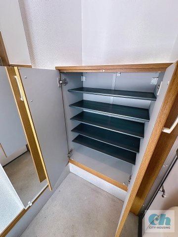 メゾン・ダムール 101号室の収納