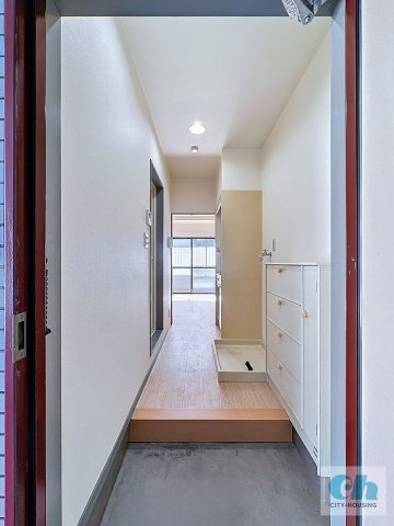 トノピエール萩中 102号室の玄関