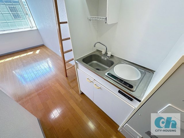 メゾン三軒茶屋 205号室のキッチン