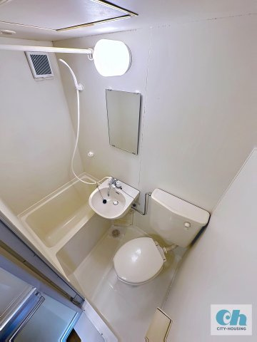メゾン三軒茶屋 205号室の浴室