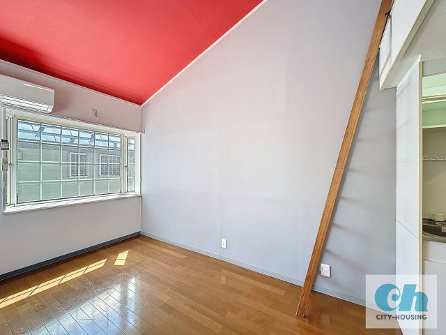 メゾン三軒茶屋 205号室の居間・リビング