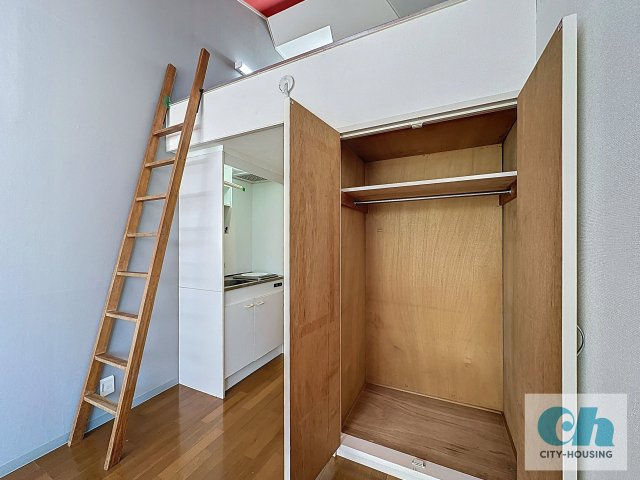 メゾン三軒茶屋 205号室の収納