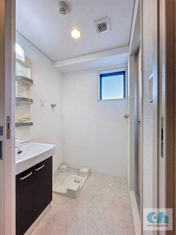 ボーブリアンあさひ 408号室の洗面所