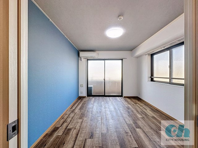 ボーブリアンあさひ 408号室の玄関