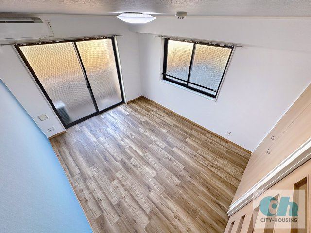 ボーブリアンあさひ 408号室の居間・リビング