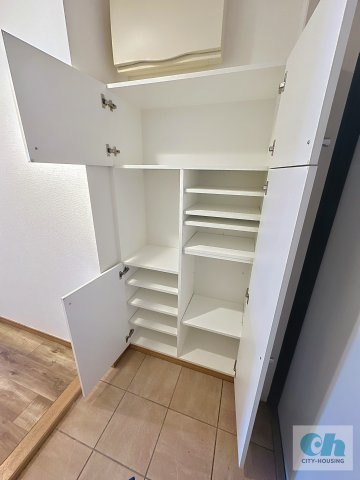 ボーブリアンあさひ 408号室の収納