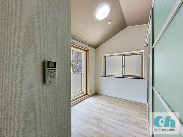 R’ s court 306号室の洋室