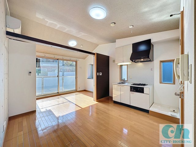 R’ s court 306号室