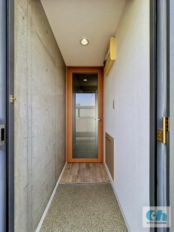 R’ s court 306号室の玄関