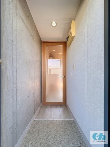 R’ s court 306号室の玄関