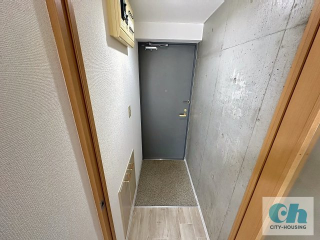 R’ s court 306号室の玄関