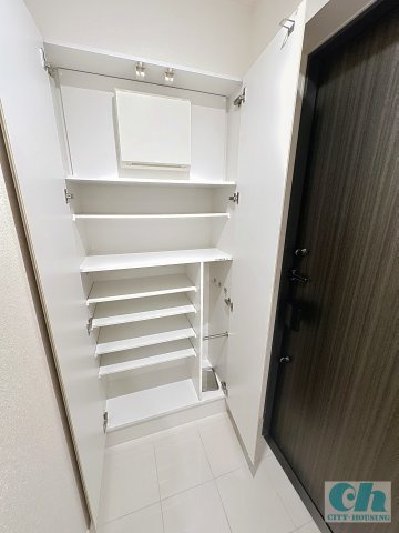 ラ・カーサ大森 402号室の収納