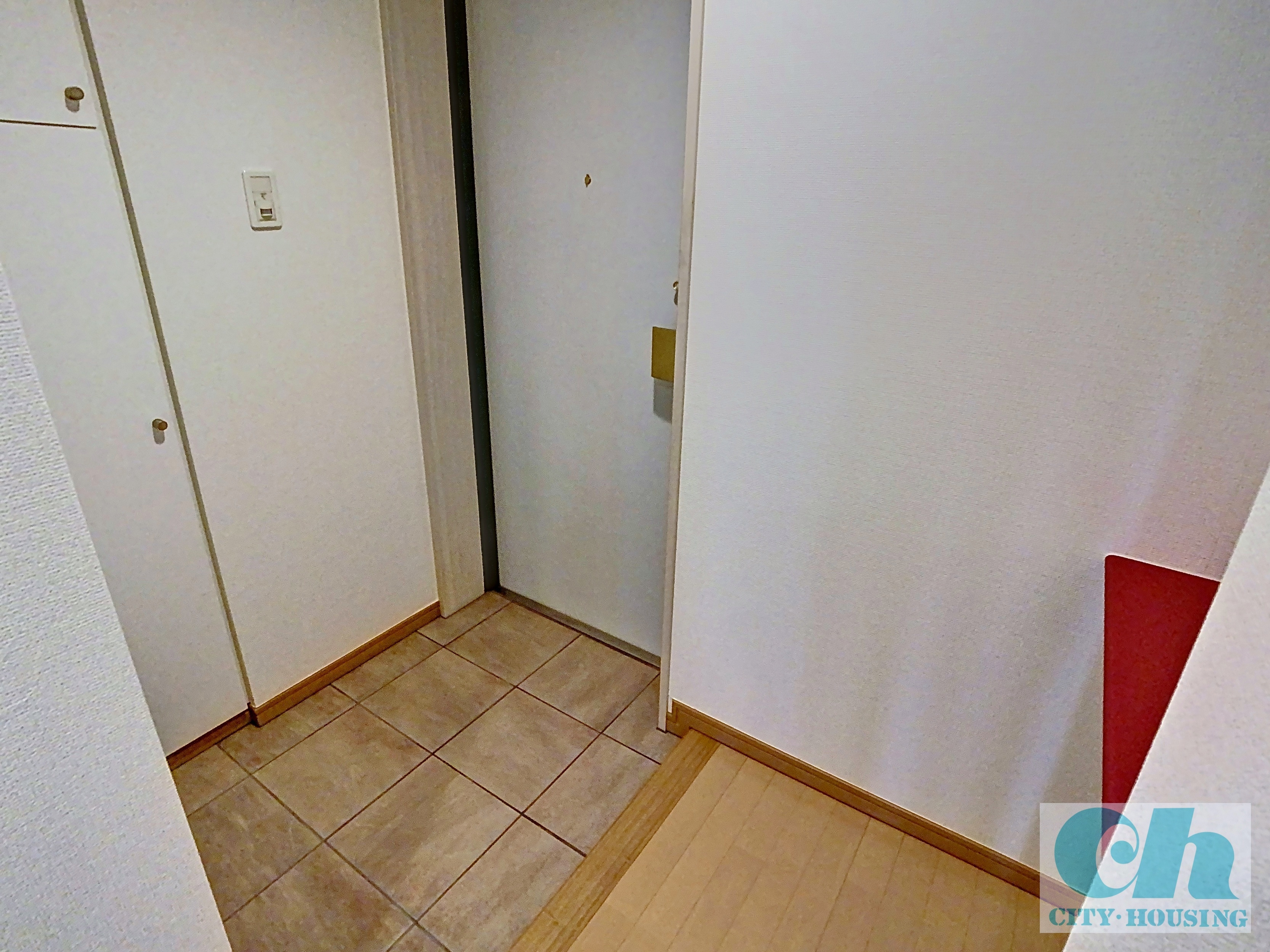 ボーブリアンあさひ 305号室の玄関