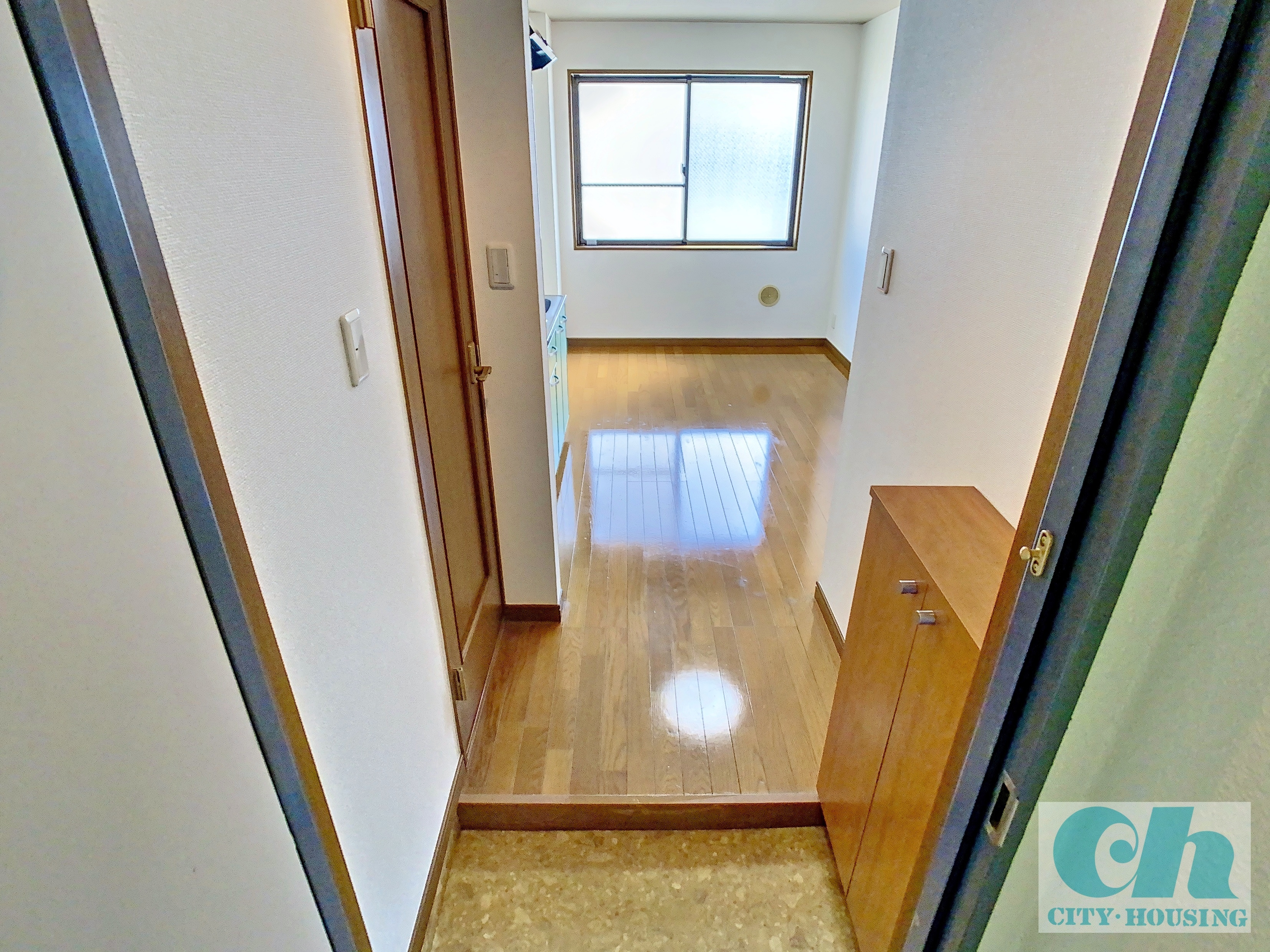 メゾン須山 301号室