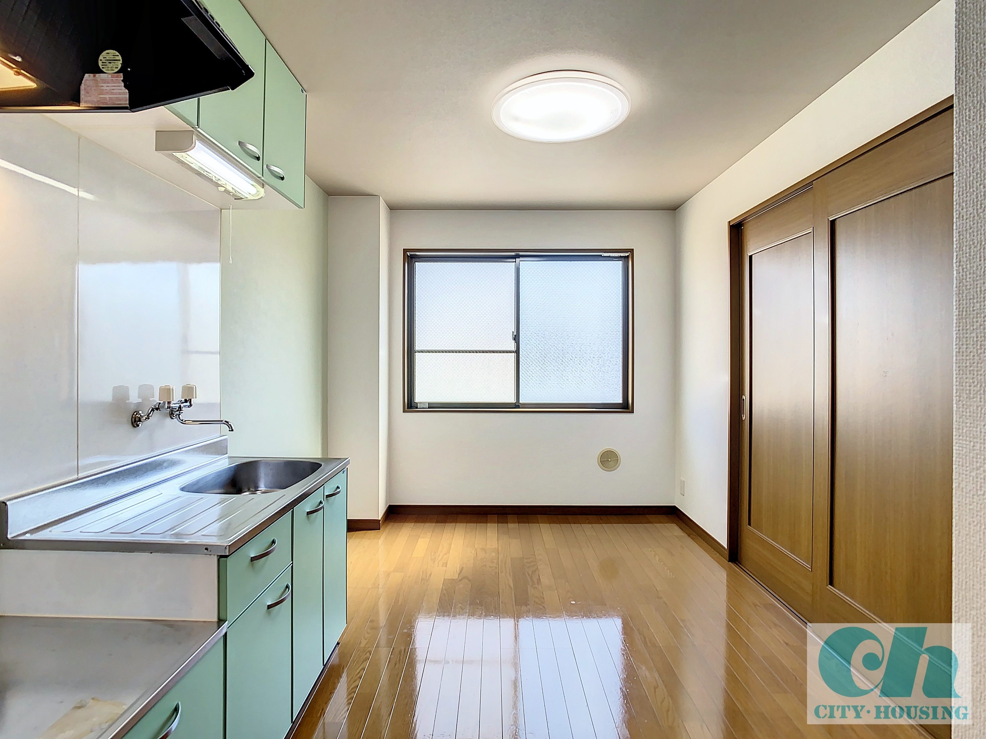 メゾン須山 301号室