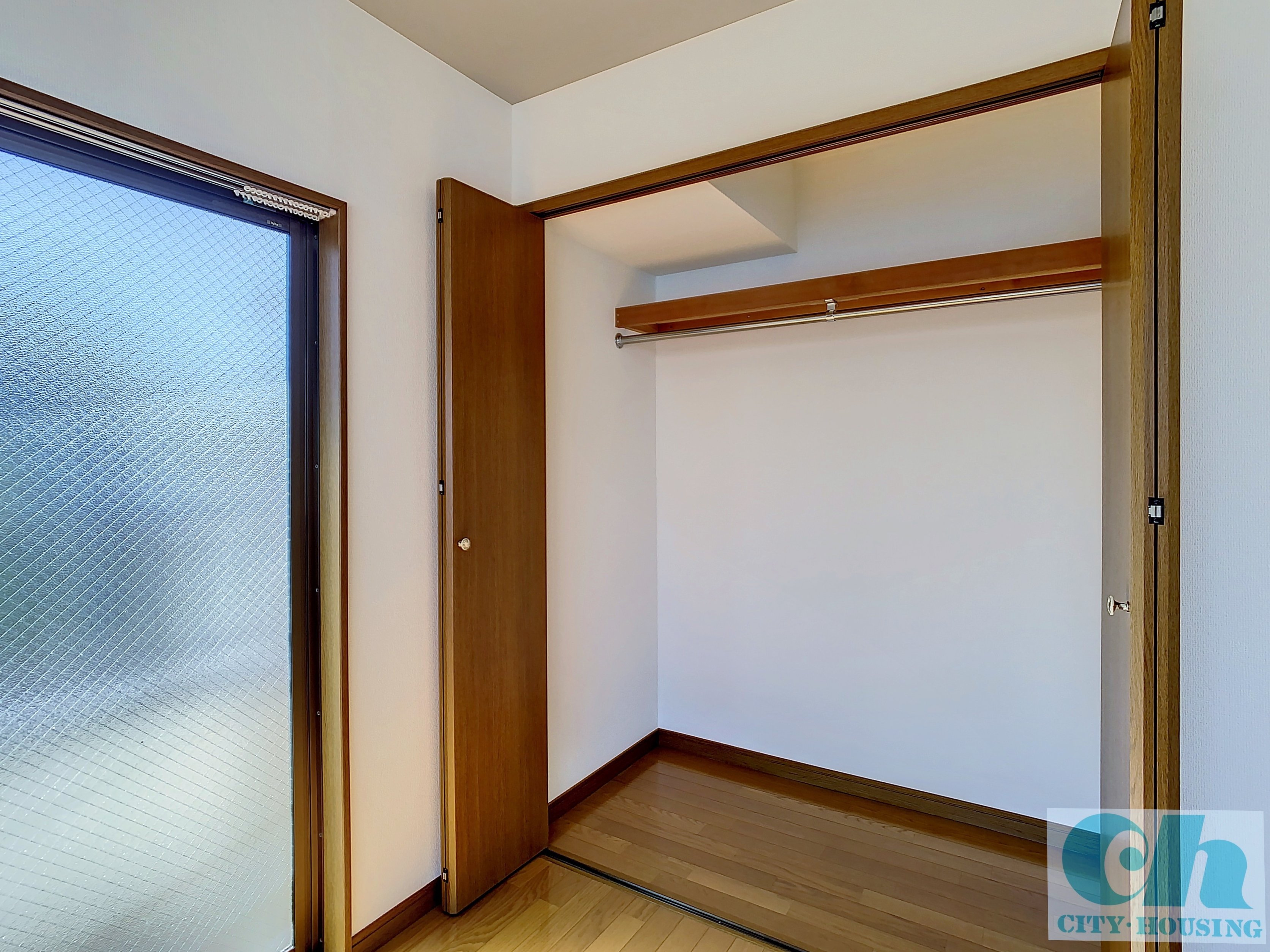 メゾン須山 301号室