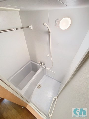 ファミーユ 203号室の浴室