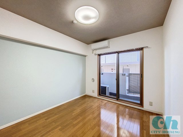 ファミーユ 203号室の居間・リビング