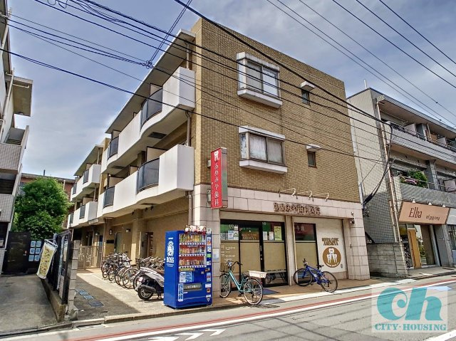 ファミーユ 203号室の外観