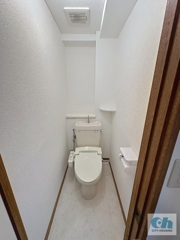 NTビル 401号室のトイレ