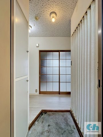 平松ハイツ 302号室の玄関