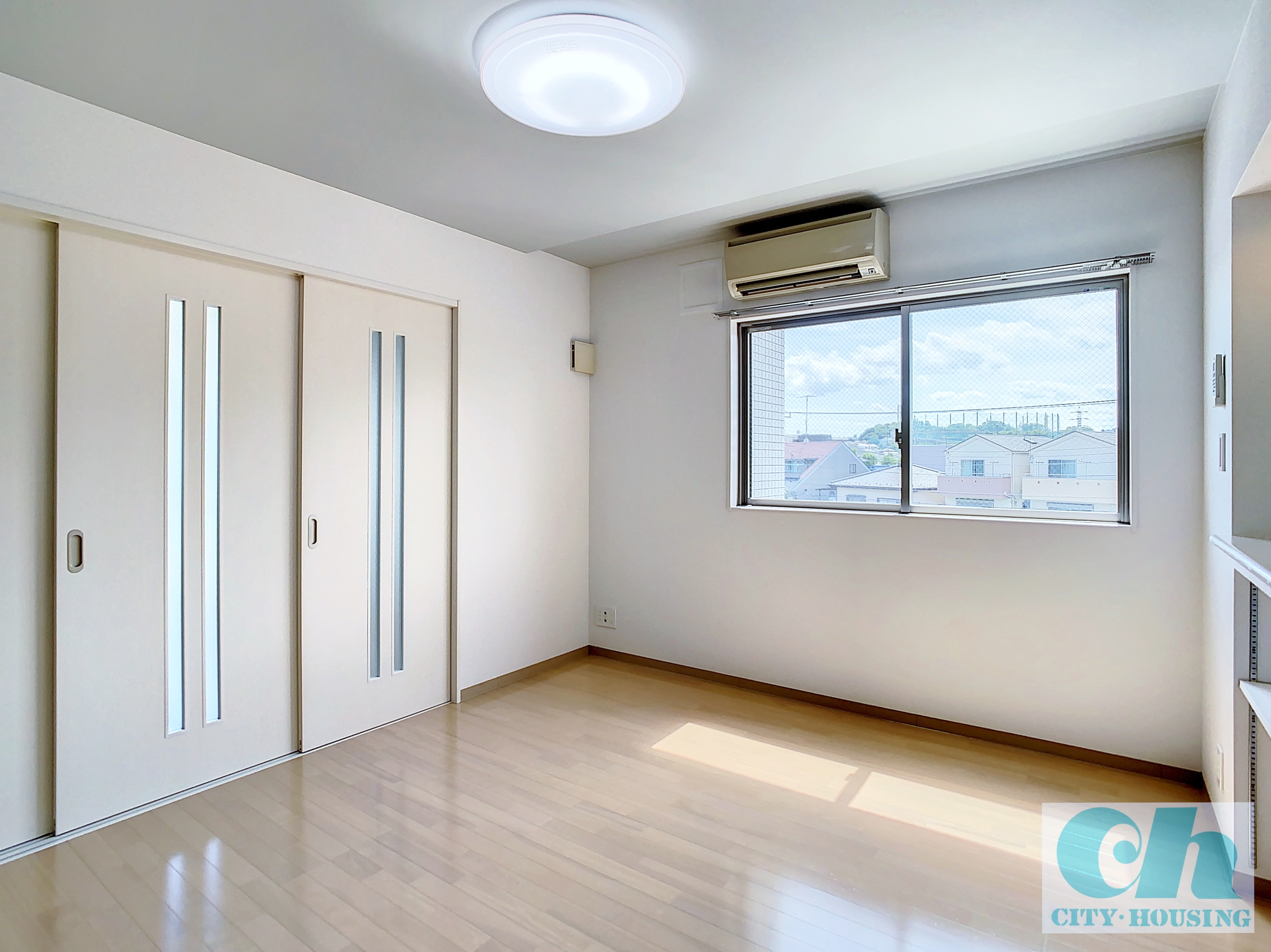 ピアラ日吉 307号室の居間・リビング