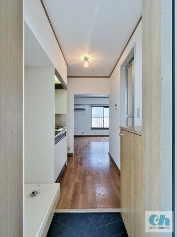 メゾンボヌール 202号室の玄関