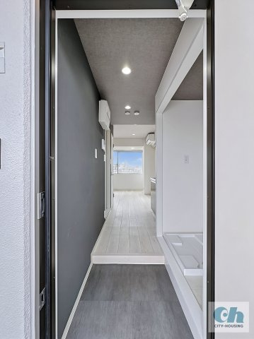 ファミリーポート荒井 401号室の玄関