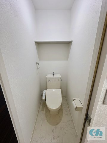 メイプル・ティンバー 103号室の玄関