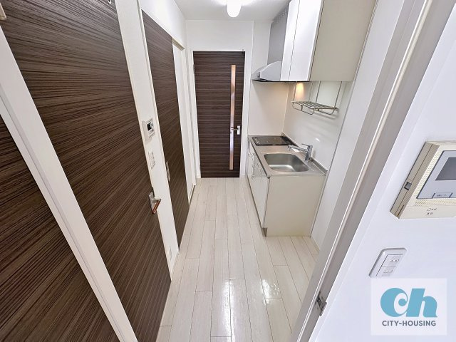 メイプル・ティンバー 103号室の玄関