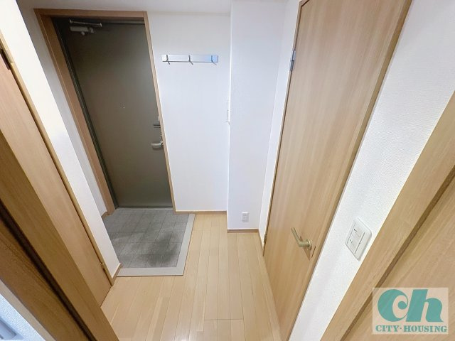 フルール大森 303号室の玄関