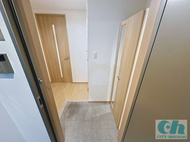 フルール大森 303号室の玄関