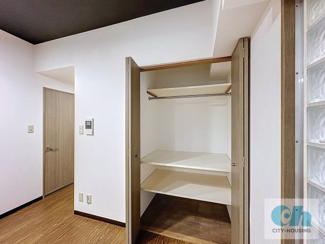 Y・Mコート 101号室の収納