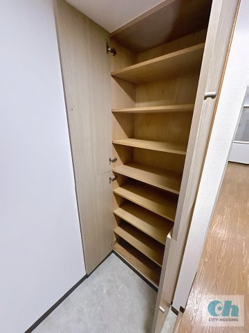 Y・Mコート 101号室の収納