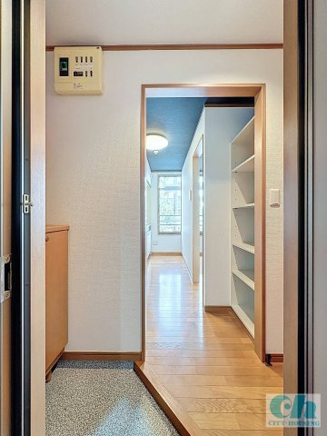 中島ビル 201号室の玄関