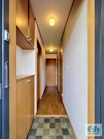 ローゼンハイム 205号室の玄関