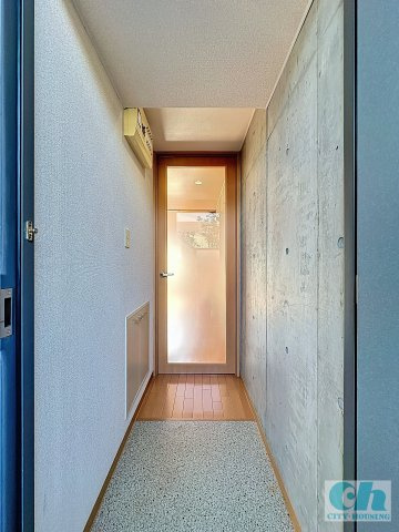R’ｓ court 201号室の玄関