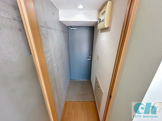 R’ｓ court 201号室の玄関